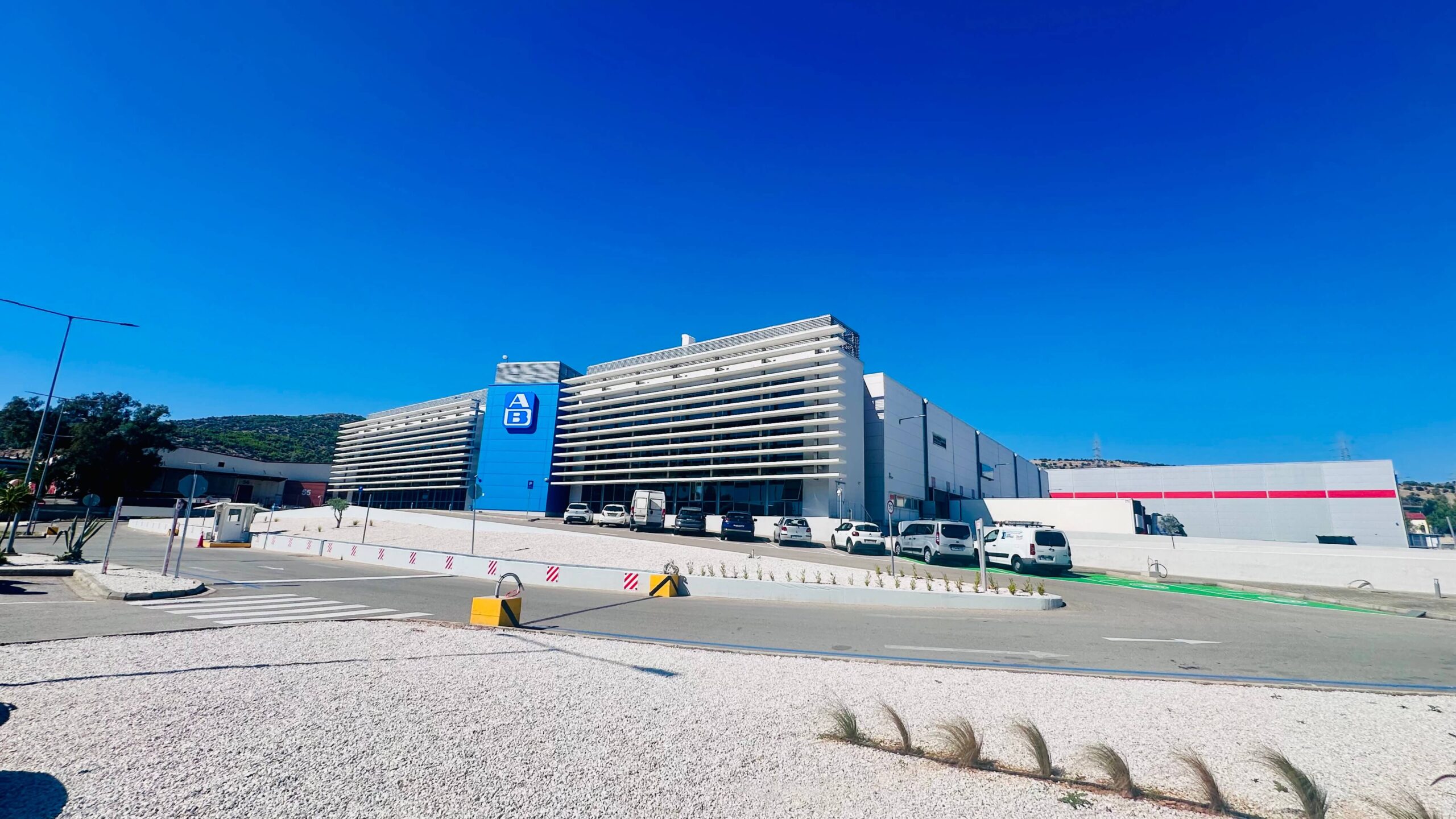 ΥΠΕΡΣΥΓΧΡΟΝΟ LOGISTICS HUB ΤΗΣ ΑΒ Βασιλόπουλος